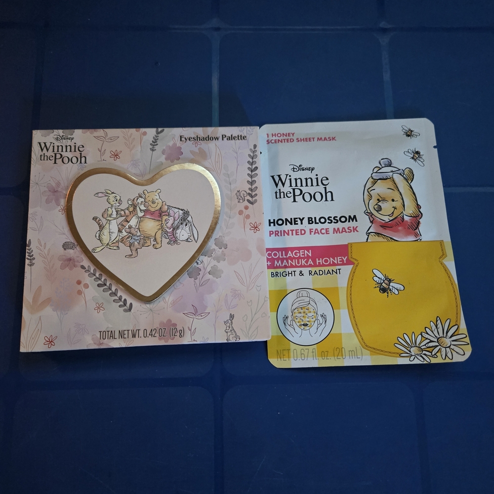 Disney Winnie the Pooh Eyeshadow Palette and Face Mask Set